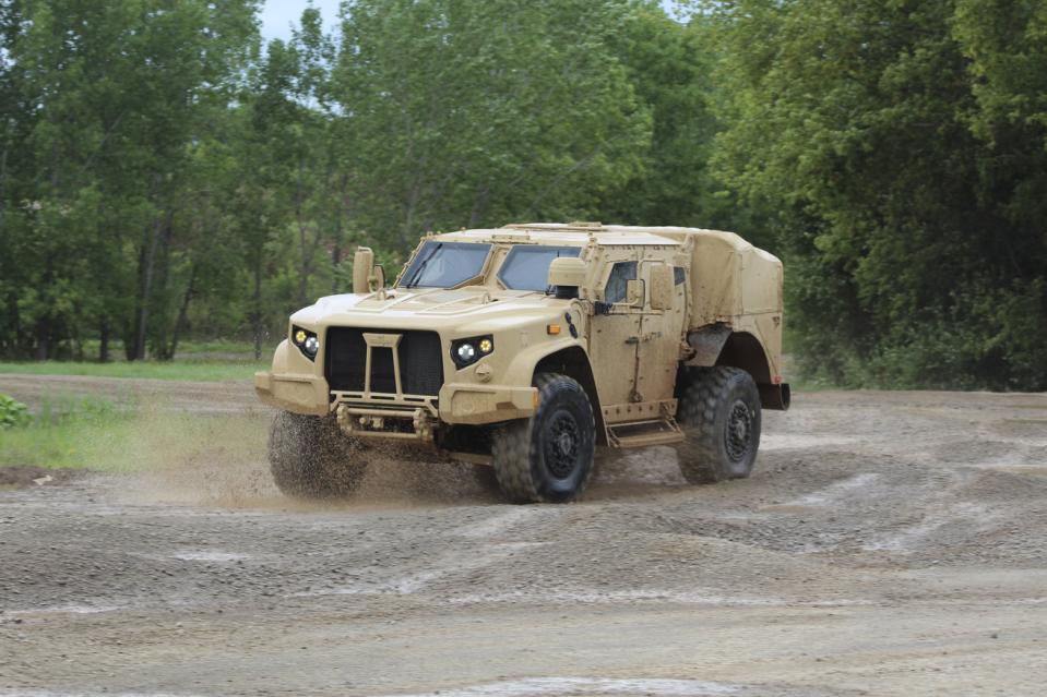 Joint Light Tactical Vehicle (JLTV) vs. Humvee (HMMWV)